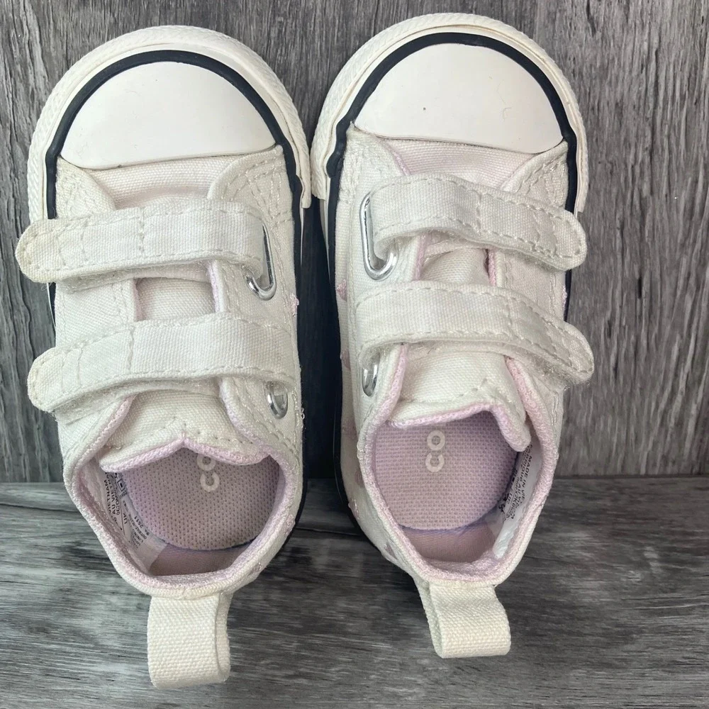 Converse Chuck Taylor All Star 2V Infant White Pink Heart Sneakers A19067F Sz 3